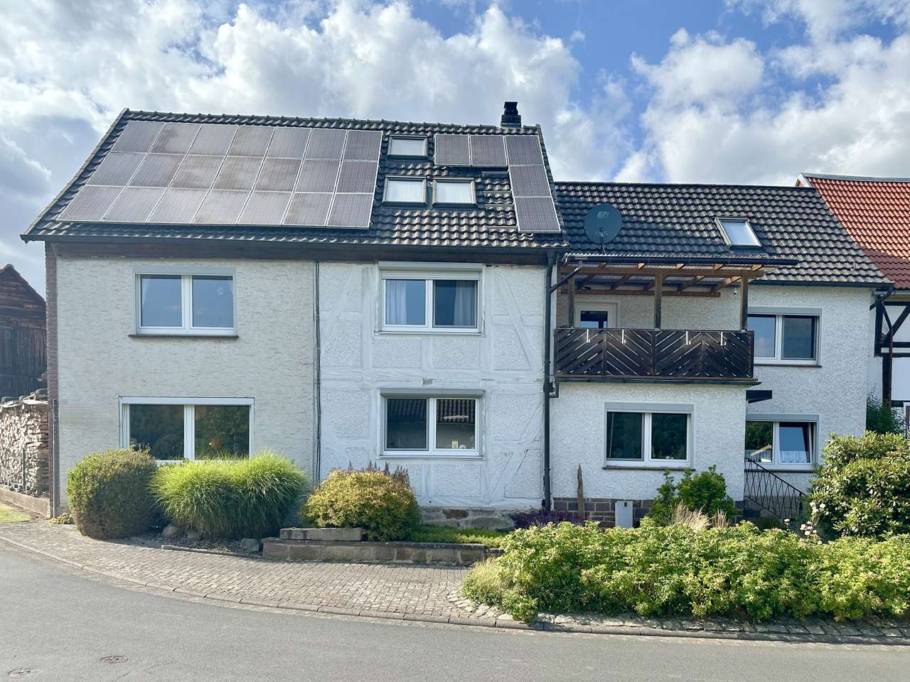 Großzügiges Einfamilienhaus mit Charakter und Weitblick  Großzügiges Einfamilienhaus mit Charakter und Weitblick