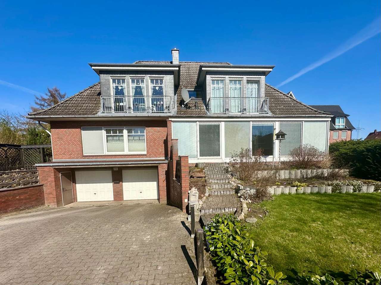 Geräumiges Zweifamilienhaus im Alten Land Geräumiges Zweifamilienhaus im Alten Land
