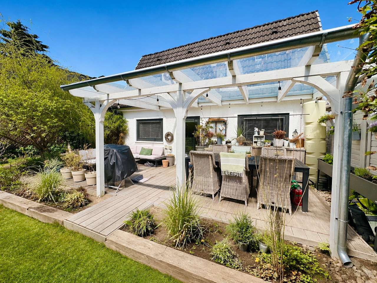 Wohnen in Hamburg-Niendorf: Gepflegtes Haus mit Einliegerwohnung und schönem Garten Wohnen in Hamburg-Niendorf: Gepflegtes Haus mit Einliegerwohnung und schönem Garten